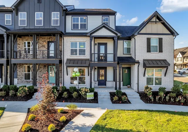 Photo 2 of Townhouse for sale at 610 Granbury Pvt Dr, Hendersonville, TN 37075 | MLS# 3612819 | Listing updated on 2026-10-07