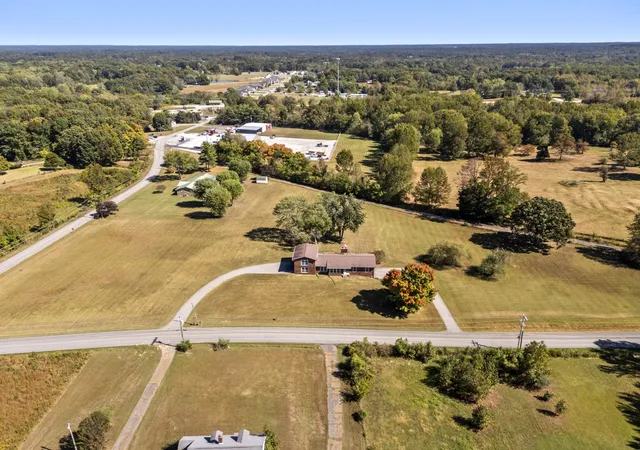 Photo 2 of Single family home for sale at 1505 Old Hwy 46 S, Bon Aqua, TN 37025 | MLS# 3615602 | Listing updated on 2026-10-09