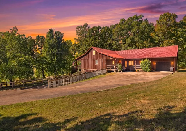 Single family home for sale at 3880 Witty Ln, Hopkinsville, KY 42240 | MLS# 3613073