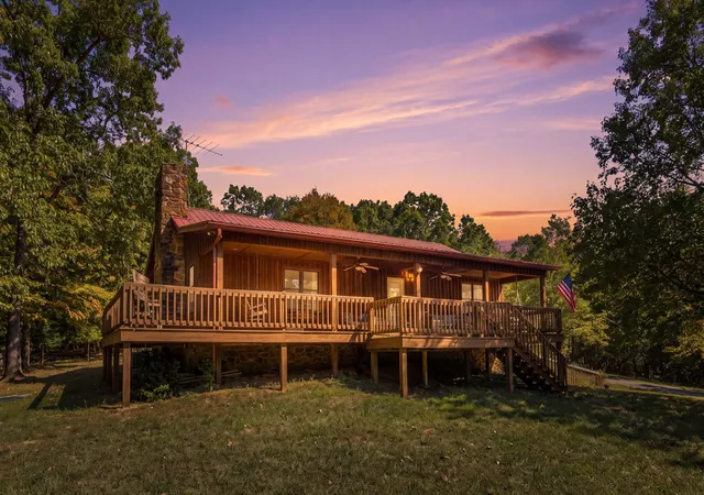 Photo 2 of Single family home for sale at 3880 Witty Ln, Hopkinsville, KY 42240 | MLS# 3613073 | Listing updated on 2026-10-07