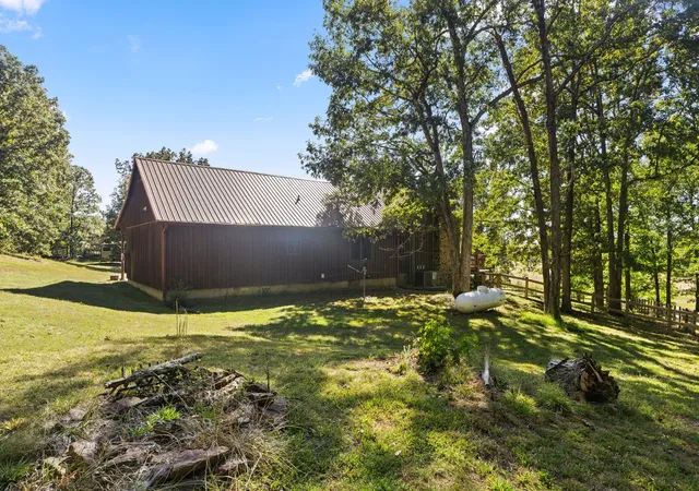 Photo 4 of Single family home for sale at 3880 Witty Ln, Hopkinsville, KY 42240 | MLS# 3613073 | Listing updated on 2026-10-07