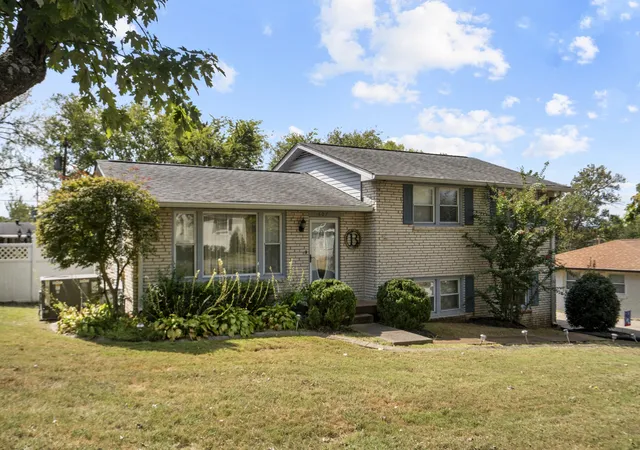 Single family home for sale at 607 Comet Dr, Nashville, TN 37209 | MLS# 3615082