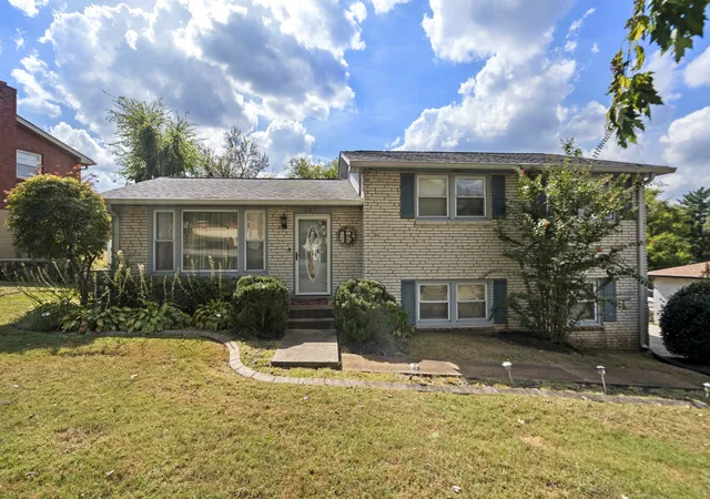 Photo 1 of Single family home for sale at 607 Comet Dr, Nashville, TN 37209 | MLS# 3615082 | Listing updated on 2026-10-08