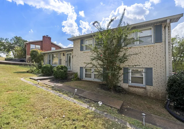 Photo 2 of Single family home for sale at 607 Comet Dr, Nashville, TN 37209 | MLS# 3615082 | Listing updated on 2026-10-08