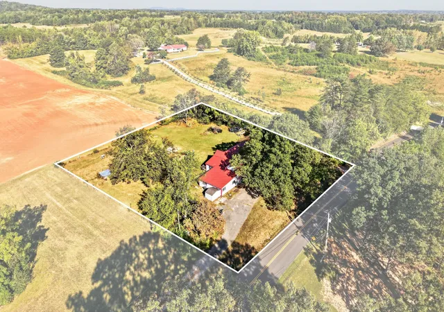 Photo 3 of Single family home for sale at 1022 Fairview Rd, Mc Minnville, TN 37110 | MLS# 3615381 | Listing updated on 2026-10-08