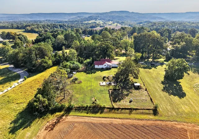 Photo 3 of Single family home for sale at 1022 Fairview Rd, Mc Minnville, TN 37110 | MLS# 3615381 | Listing updated on 2026-10-08