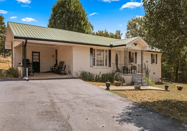 Photo 1 of Single family home for sale at 6171 Dug Holw Rd, Bradyville, TN 37026 | MLS# 3612863 | Listing updated on 2026-10-09