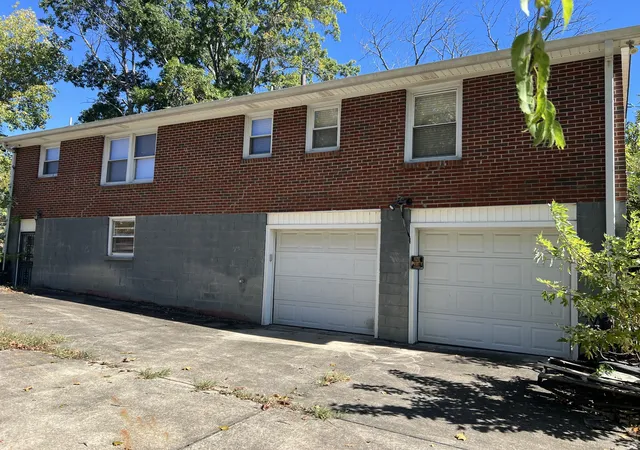 Photo 1 of Single family home for sale at 215 Cindy Pl, Goodlettsville, TN 37072 | MLS# 3613187 | Listing updated on 2026-10-09