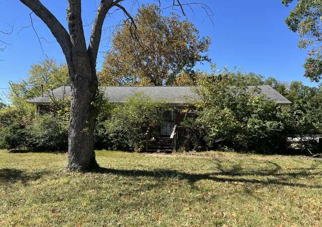 Photo 2 of Single family home for sale at 215 Cindy Pl, Goodlettsville, TN 37072 | MLS# 3613187 | Listing updated on 2026-10-09