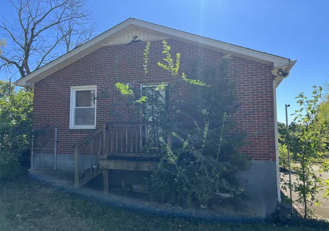 Photo 3 of Single family home for sale at 215 Cindy Pl, Goodlettsville, TN 37072 | MLS# 3613187 | Listing updated on 2026-10-09
