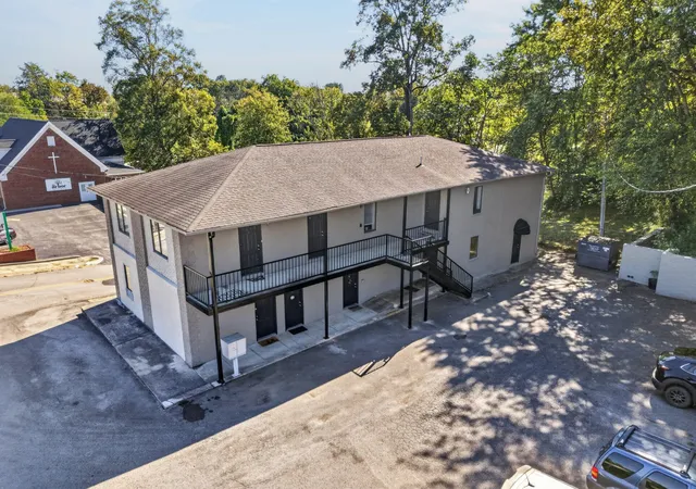 Photo 3 of Multi family home for sale at 916 Sparta St, Mc Minnville, TN 37110 | MLS# 3615385 | Listing updated on 2026-10-08
