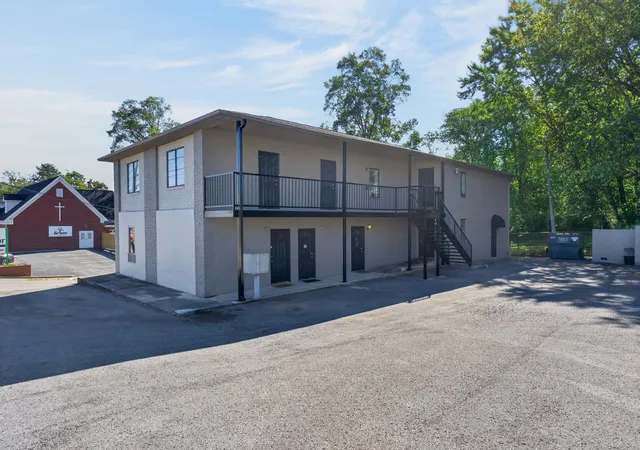 Photo 3 of Multi family home for sale at 916 Sparta St, Mc Minnville, TN 37110 | MLS# 3615385 | Listing updated on 2026-10-08