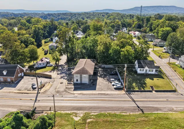 Photo 4 of Multi family home for sale at 916 Sparta St, Mc Minnville, TN 37110 | MLS# 3615385 | Listing updated on 2026-10-08