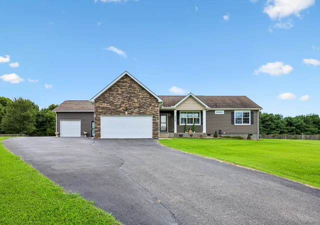 Photo 1 of Manufactured home for sale at 2028 Mason Ln, Spring Hill, TN 37174 | MLS# 3612944 | Listing updated on 2026-10-29