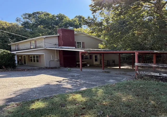 Photo 1 of Single family home for sale at 933 Weakley Crk Rd, Lawrenceburg, TN 38464 | MLS# 3613023 | Listing updated on 2026-10-07