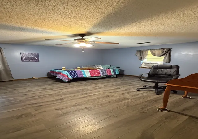 Photo 4 of Single family home for sale at 933 Weakley Crk Rd, Lawrenceburg, TN 38464 | MLS# 3613023 | Listing updated on 2026-10-07