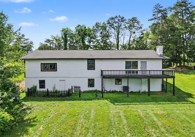 Photo 3 of Single family home for sale at 3113 Noland Dr, Pigeon Forge, TN 37863 | MLS# 3612950 | Listing updated on 2026-10-07