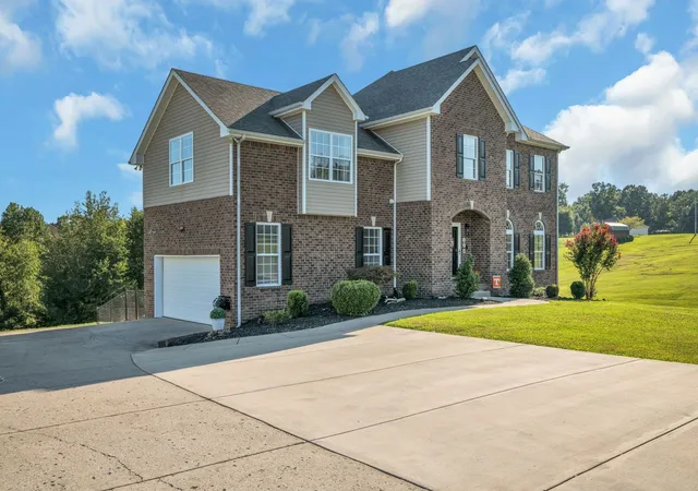 Photo 1 of Single family home for sale at 170 Lena Loop, Burns, TN 37029 | MLS# 3612974 | Listing updated on 2026-10-07