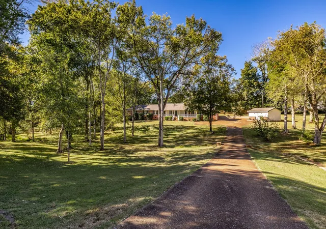 Photo 1 of Single family home for sale at 1940 Graceland Dr, Goodlettsville, TN 37072 | MLS# 3614539 | Listing updated on 2026-10-08
