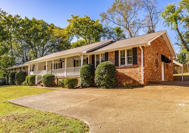 Photo 2 of Single family home for sale at 1940 Graceland Dr, Goodlettsville, TN 37072 | MLS# 3614539 | Listing updated on 2026-10-08