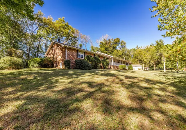Photo 3 of Single family home for sale at 1940 Graceland Dr, Goodlettsville, TN 37072 | MLS# 3614539 | Listing updated on 2026-10-08