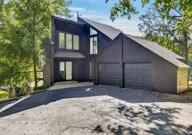 Photo 1 of Single family home for sale at 674 Skyline Dr, Sparta, TN 38583 | MLS# 3618629 | Listing updated on 2026-10-09