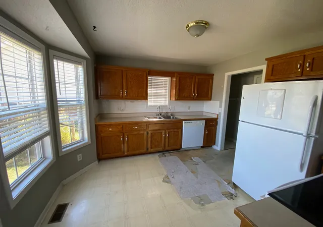 Photo 4 of Single family home for sale at 1859 Timberline Pl, Clarksville, TN 37042 | MLS# 3613030 | Listing updated on 2026-10-07