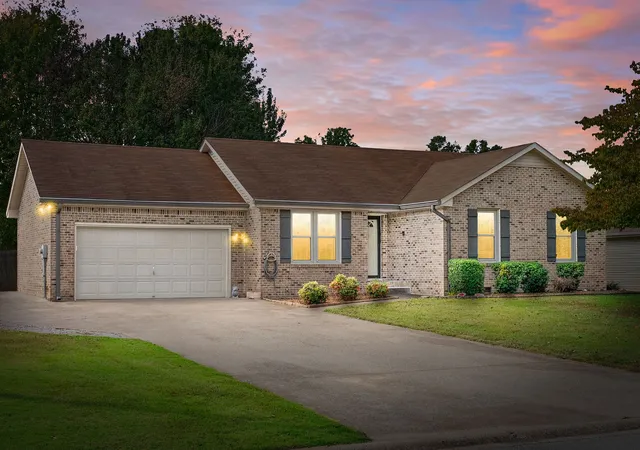 Photo 1 of Single family home for sale at 1404 S Shadowlawn Ct, Clarksville, TN 37040 | MLS# 3621944 | Listing updated on 2026-10-26