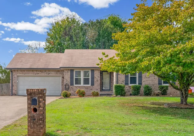 Photo 3 of Single family home for sale at 1404 S Shadowlawn Ct, Clarksville, TN 37040 | MLS# 3621944 | Listing updated on 2026-10-26