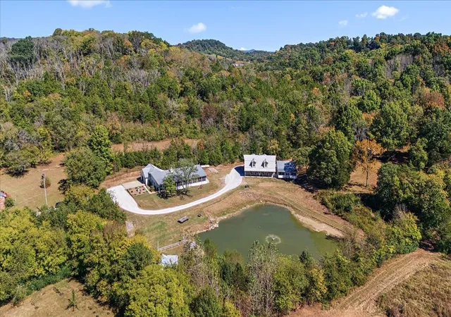 Photo 2 of Single family home for sale at 3000 Carters Crk Pike, Franklin, TN 37064 | MLS# 3620217 | Listing updated on 2026-10-25