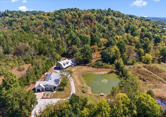 Photo 1 of Single family home for sale at 3000 Carters Crk Pike, Franklin, TN 37064 | MLS# 3620217 | Listing updated on 2026-10-25