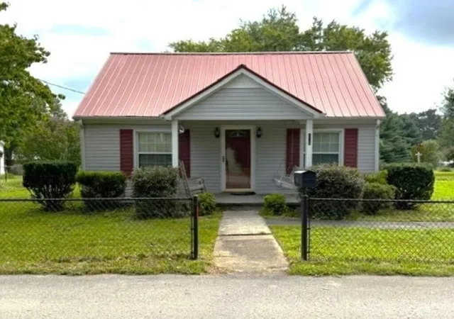 Single family home for sale at 406 4th Avenue S, Baxter, TN 38544 | MLS# 3613065