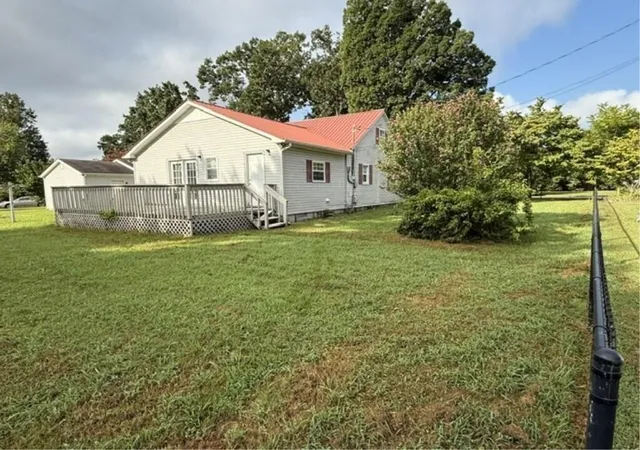 Photo 2 of Single family home for sale at 406 4th Avenue S, Baxter, TN 38544 | MLS# 3613065 | Listing updated on 2026-10-07