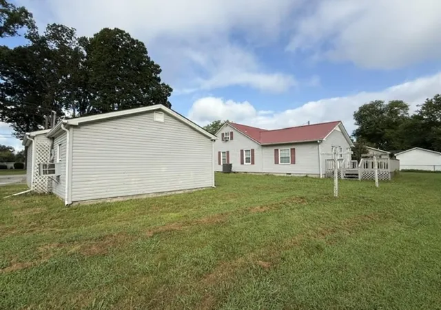 Photo 3 of Single family home for sale at 406 4th Avenue S, Baxter, TN 38544 | MLS# 3613065 | Listing updated on 2026-10-07
