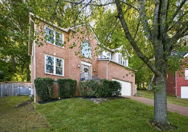 Photo 2 of Single family home for sale at 100 Saddlebridge Ln, Franklin, TN 37069 | MLS# 3613300 | Listing updated on 2026-10-08