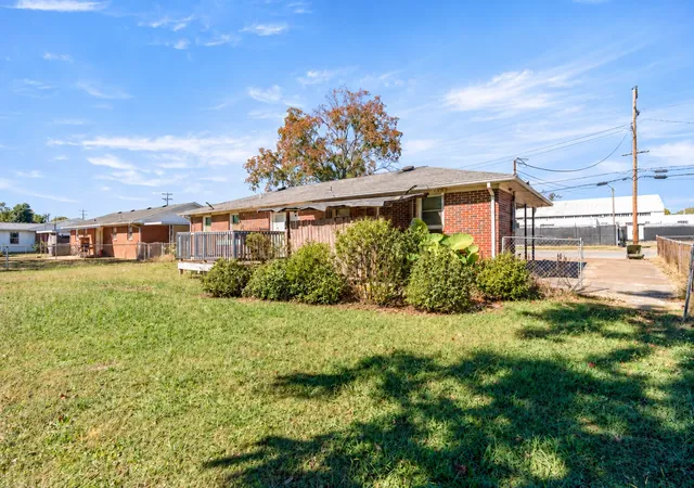 Photo 3 of Single family home for sale at 205 Jackson St, Lawrenceburg, TN 38464 | MLS# 3619192 | Listing updated on 2026-10-23