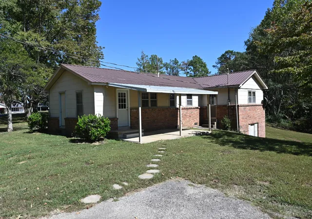 Photo 1 of Single family home for sale at 320 Breeding Ln, Linden, TN 37096 | MLS# 3613157 | Listing updated on 2026-10-08