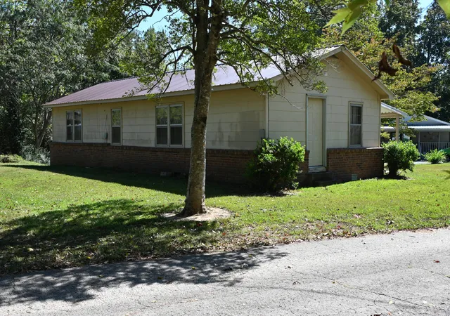 Photo 2 of Single family home for sale at 320 Breeding Ln, Linden, TN 37096 | MLS# 3613157 | Listing updated on 2026-10-08