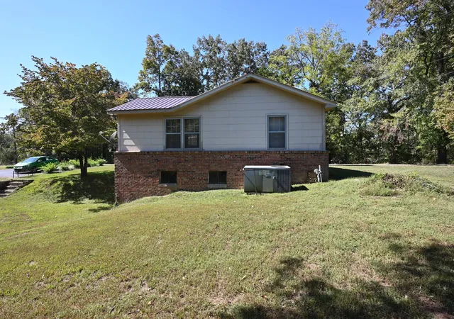 Photo 3 of Single family home for sale at 320 Breeding Ln, Linden, TN 37096 | MLS# 3613157 | Listing updated on 2026-10-08