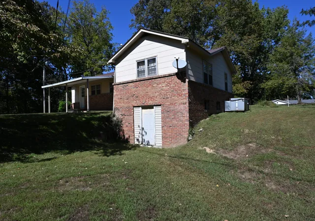 Photo 3 of Single family home for sale at 320 Breeding Ln, Linden, TN 37096 | MLS# 3613157 | Listing updated on 2026-10-08