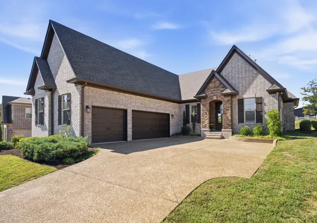 Photo 1 of Single family home for sale at 971 Luxborough Dr, Hendersonville, TN 37075 | MLS# 3618711 | Listing updated on 2026-10-09
