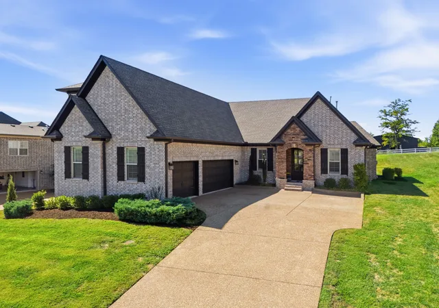 Photo 3 of Single family home for sale at 971 Luxborough Dr, Hendersonville, TN 37075 | MLS# 3618711 | Listing updated on 2026-10-09