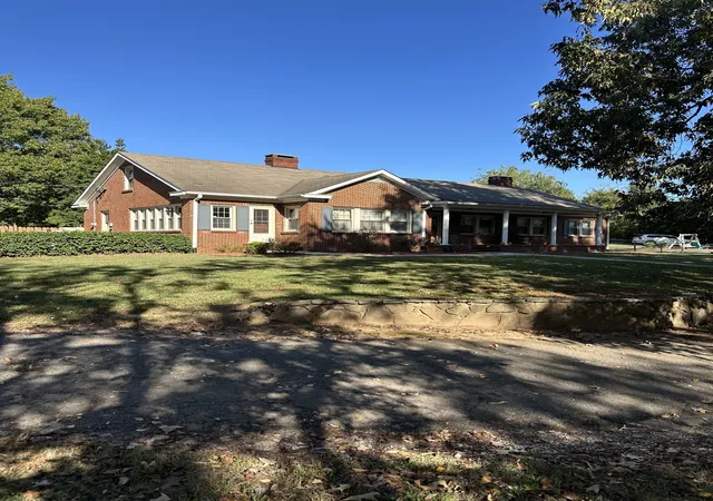 Photo 1 of Single family home for sale at 1893 Beersheba Hwy, Mc Minnville, TN 37110 | MLS# 3613183 | Listing updated on 2026-10-07