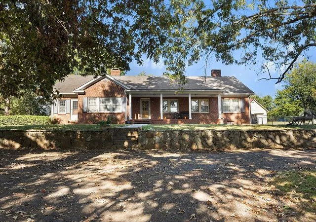 Single family home for sale at 1893 Beersheba Hwy, McMinnville, TN 37110 | MLS# 3613183