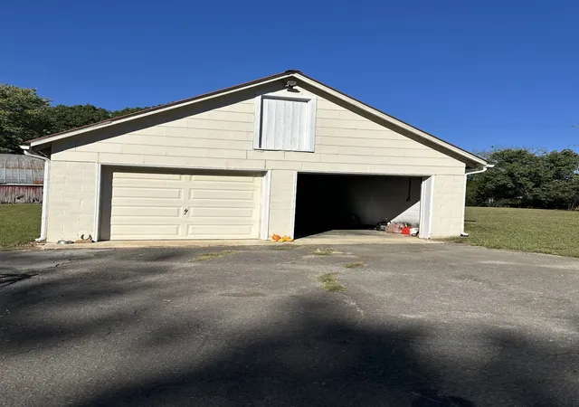 Photo 7 of Single family home for sale at 1893 Beersheba Hwy, McMinnville, TN 37110 | MLS# 3613183 | Listing updated on 2026-10-07