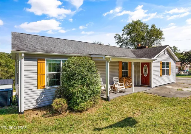 Photo 1 of Single family home for sale at 4300 Browder Holw Rd, Lenoir City, TN 37771 | MLS# 3613127 | Listing updated on 2026-10-08