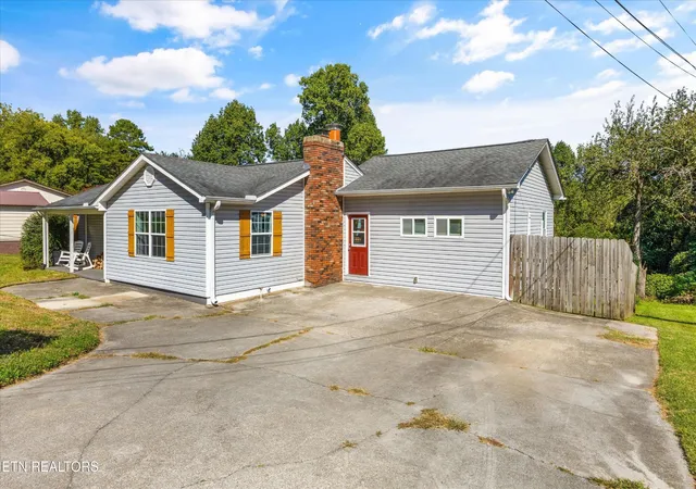 Photo 3 of Single family home for sale at 4300 Browder Holw Rd, Lenoir City, TN 37771 | MLS# 3613127 | Listing updated on 2026-10-08