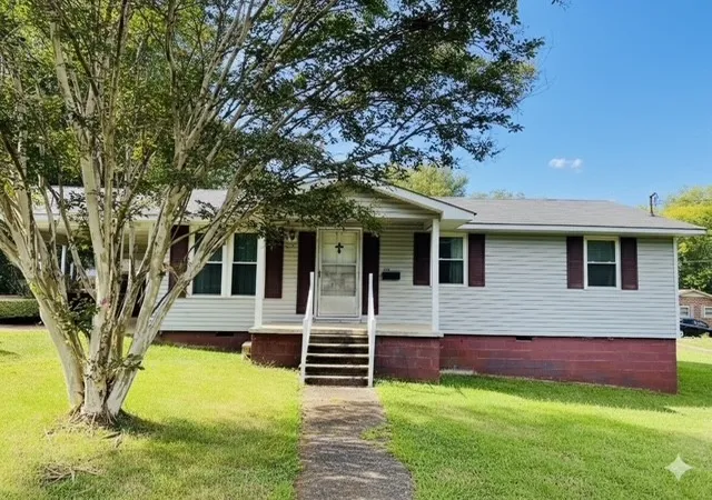 Photo 1 of Single family home for sale at 1011 Massengill St, Winchester, TN 37398 | MLS# 3613169 | Listing updated on 2026-10-07