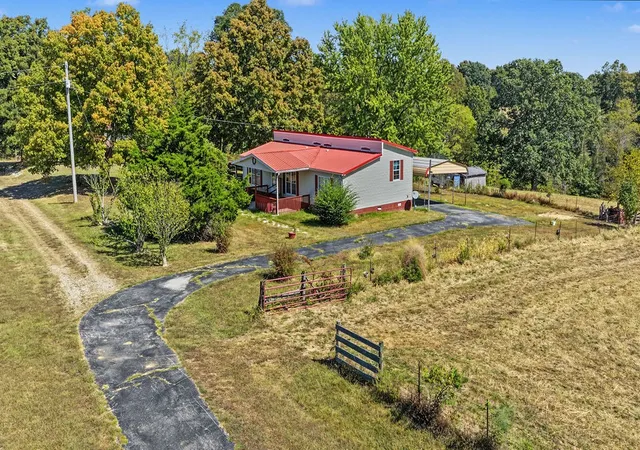 Photo 4 of House for sale at 15374 Mount Carmel Hawkins Rd, Cerulean, KY 42215 | MLS# 3613158 | Listing updated on 2026-10-07