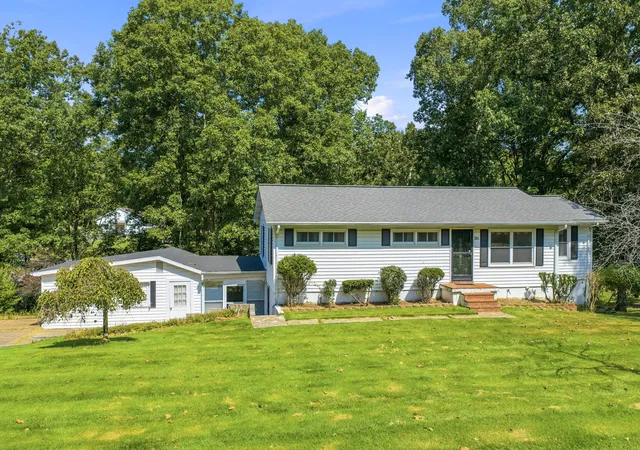 Photo 2 of Single family home for sale at 251 Mabry St, Camden, TN 38320 | MLS# 3613145 | Listing updated on 2026-10-07